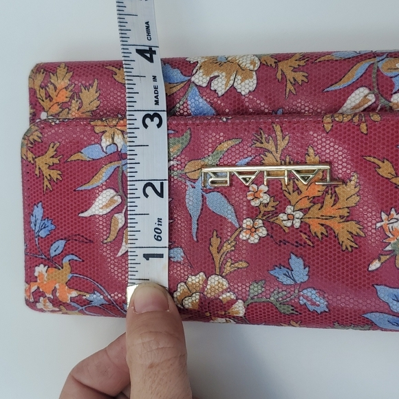 Tahari foral wallet royal flush - Picture 13 of 15